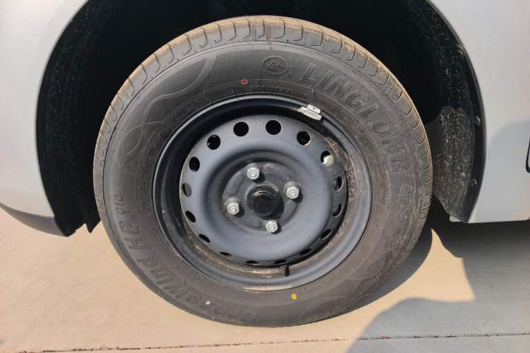 Used Wuling Hongguang New Energy 2024 All-Electric Model 300KM Standard Version Exterior 4