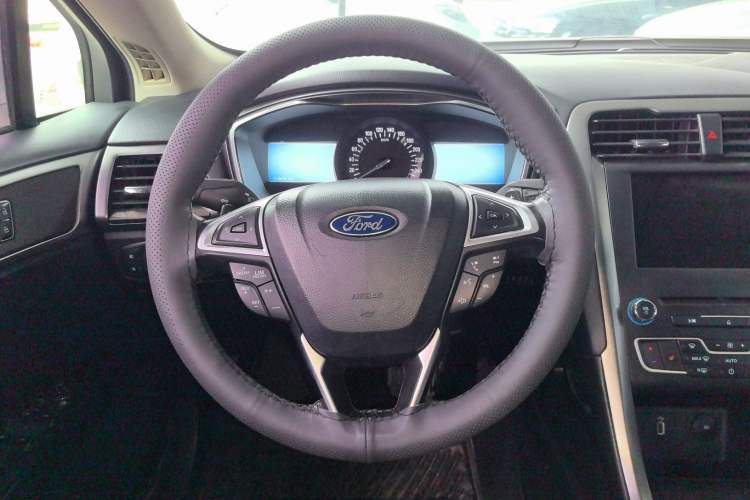 Used Ford Mondeo 2017 EcoBoost 180 Luxury Model Steering Wheel