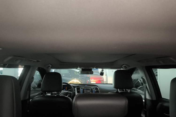 Used Toyota Highlander 2015 2.0T Two-Wheel Drive Luxury Edition 7 Seats Headliner