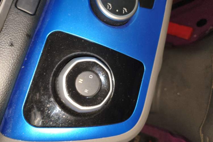 Used Farizon Xingxiang E6 2022 Van with High Roof Equipped with CATL 50.23 kWh Battery