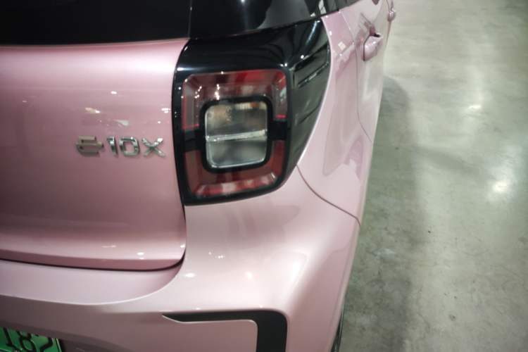 Used SOL E10X 2021 302 km Range Fashion Edition 31.4 kWh Right Rear Taillight