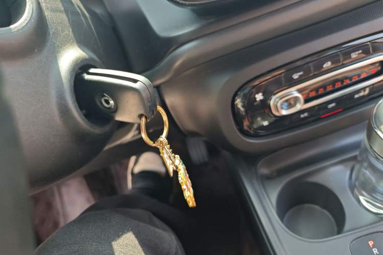 Used smart forfour 2016 1.0L 52 kW Dynamic Edition
