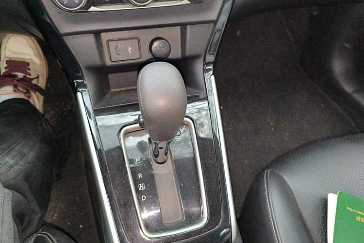 Used Nissan Sylphy 2019 Classic 1.6XL CVT Luxury Edition Gear Lever