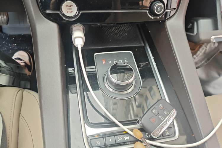 Used Jaguar F-PACE 2016 2.0T Two-Wheel Drive Urban Luxury Edition