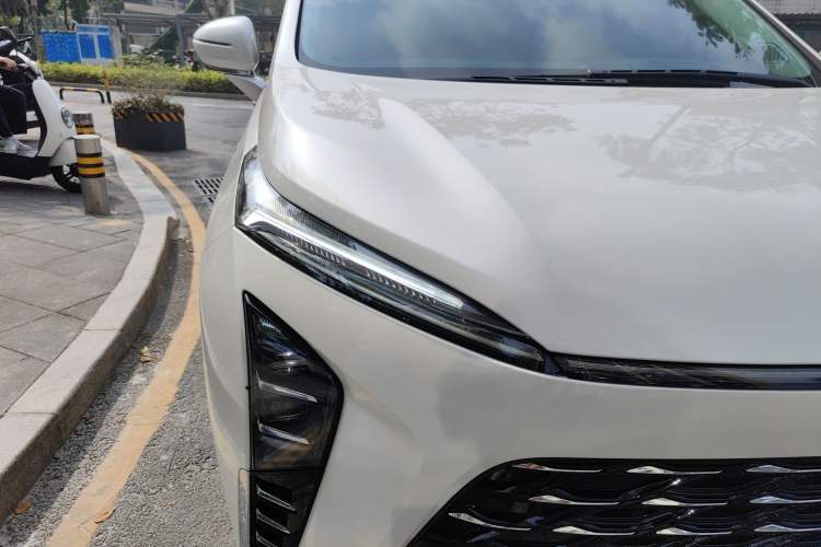 Used Buick GL8 New Energy 2026 Model Lu Zun Prestige Edition Right Front Headlight