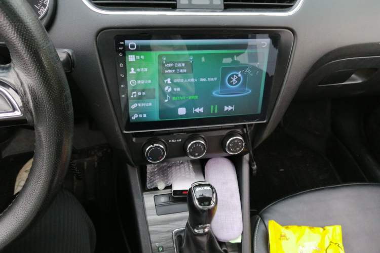 Used Skoda Octavia 2017 1.6L Automatic Smart Drive Edition Audio And AC Panel