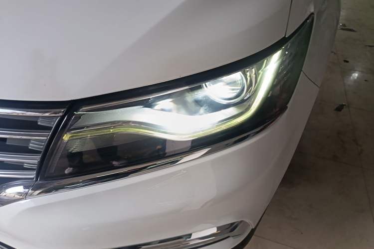 Used Roewe RX5 2016 20T Two-Wheel Drive Automatic Internet Smart Edition
