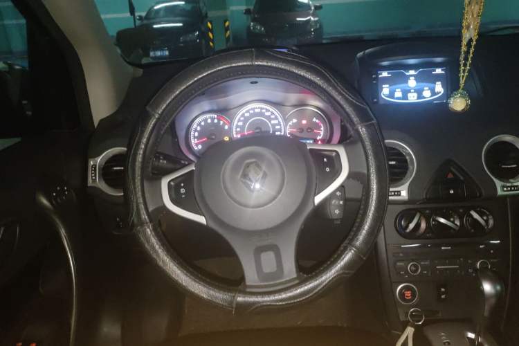 Used Renault Koleos 2014 2.0L Two-Wheel Drive Standard Edition Steering Wheel