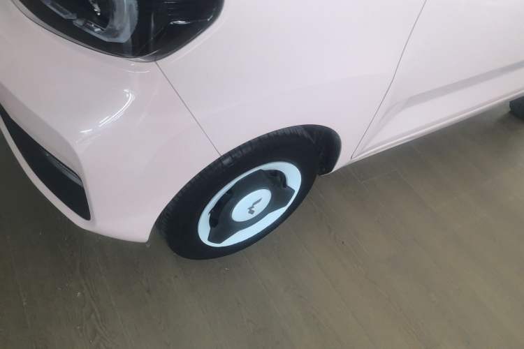 Used Wuling Hongguang MINIEV 2022 Macaron Premium Model – Lithium Iron Phosphate Left Front Wheel Hub