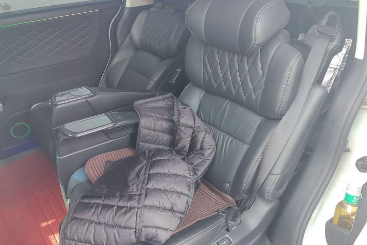 Used Honda Elysion 2019 2.0L Hybrid Luxury Edition
