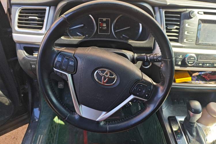 Used Toyota Highlander 2018 2.0T Four-Wheel Drive Luxury Version 7 Seats China VI Standard Steering Wheel