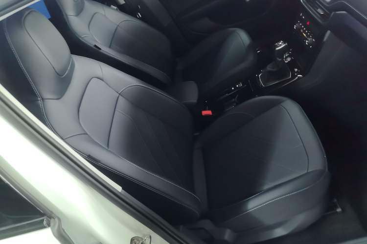 Used Volkswagen Tharu 2025 NewRui 300TSI Prestige Edition Right Front Seat