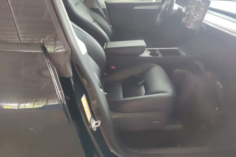 Used Tesla Model Y 2023 Rear-Wheel-Drive Version Right Front Seat