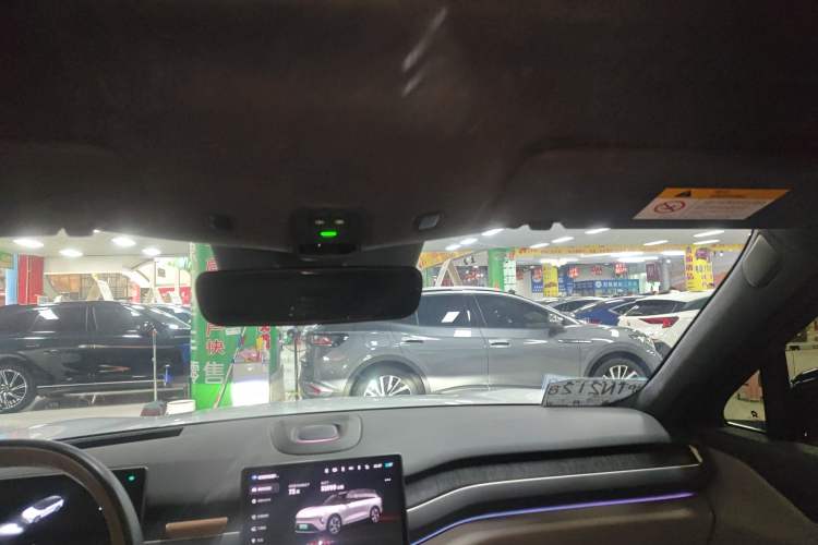 Used Nio ES8 2023 75 kWh Executive Edition
