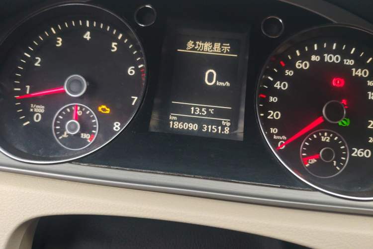 Used Volkswagen Magotan 2012 Revised 1.8TSI Luxury Version Odometer Close Up