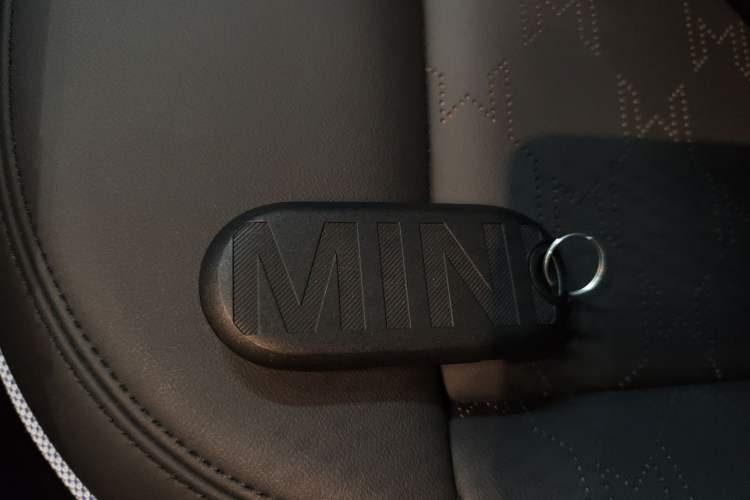 Used MINI Electric COOPER 2024 452km COOPER SE Artist Vehicle Key