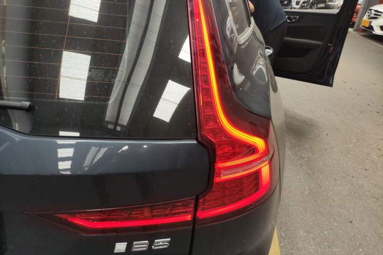 Used Volvo V60 2022 B5 Zhiyuan Luxury Edition Right Rear Taillight