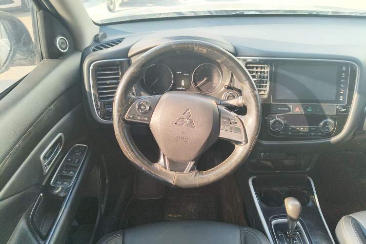 Used Mitsubishi Outlander 2019 2.0L Two-Wheel Drive Comfort Edition 5 Seats China V Standard
