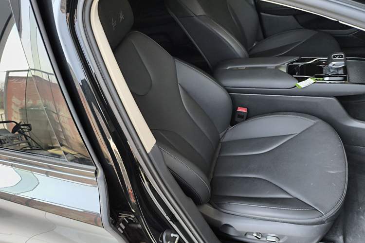 Used Hongqi E-QM5 2021 Online Booking Charging T3 Edition 5-Seater Right Front Seat