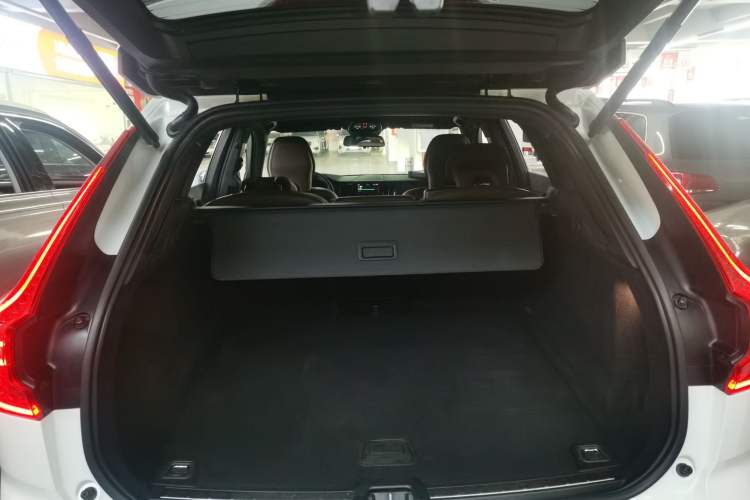 Used Volvo XC60 2022 B5 4x4 Zhiyi Luxury Edition