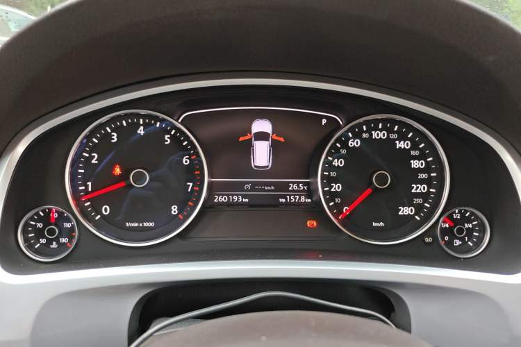 Used Volkswagen Touareg 2011 3.0 TSI High-End Version Instrument Cluster