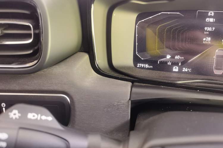 Used Lynk & Co 03 2022 1.5TD DCT JingPro Odometer Close Up