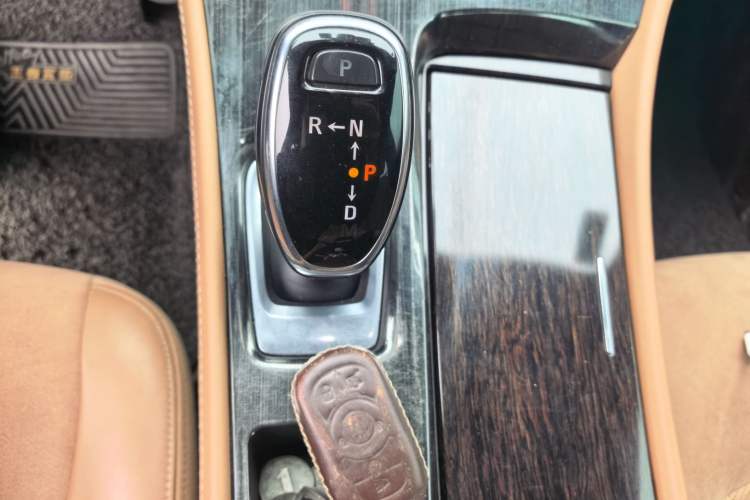 Used Buick LaCrosse 2016 28T Premium Edition Gear Lever