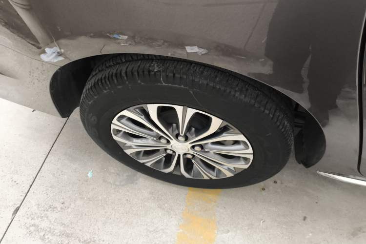 Used Buick GL8 2023 Land Executive Class Comfort Model Exterior 5