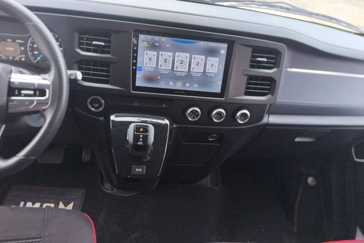 Used JMC Fushun 2023 2.0T Automatic Short-Wheelbase Low-Roof Commercial & Multi-Purpose Passenger Vehicle 6-Seater with Dual-Opening Tailgate Audio And AC Panel