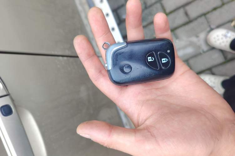 Used BYD S6 2014 2.0L Manual Luxury 5-Seater Vehicle Key