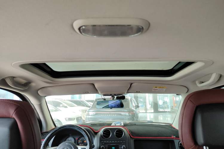 Used Jeep Compass (Import) 2015 2.0L two-wheel drive sport version