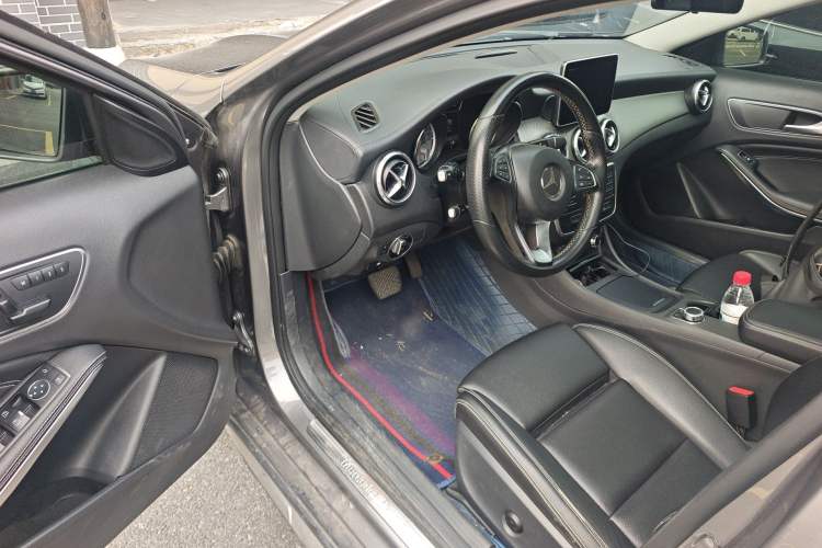 Used Mercedes-Benz GLA 2016 GLA 200 Sport Edition Driver Seat