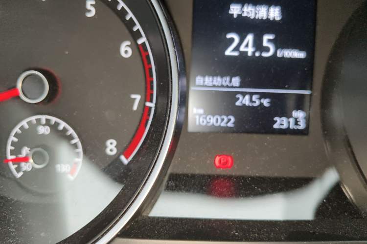 Used Volkswagen Golf 2014 1.4TSI Automatic Comfort Model Odometer Close Up