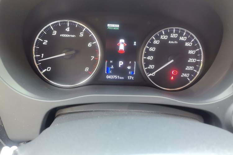 Used Mitsubishi Outlander 2019 2.4L 4x4 Zhi Xiang Edition 5 Seats China VI Standard