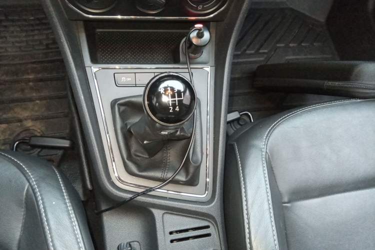 Used Volkswagen Lavida 2015 1.6L Manual Comfort Edition
