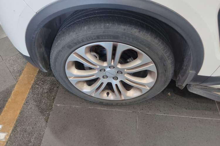 Used Lynk & Co 01 2017 2.0T Two-Wheel Drive Pro Edition Left Front Wheel Hub