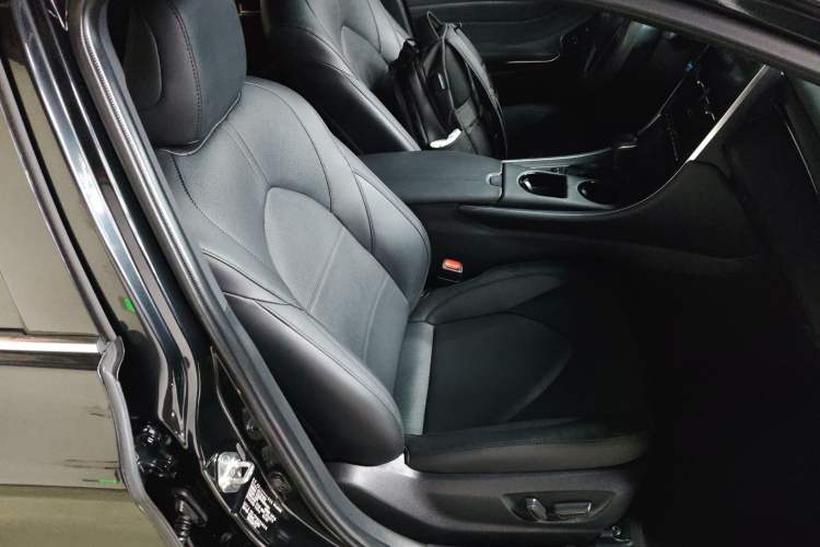 Used Toyota Avalon 2022 Dual-Engine 2.5L Luxury Edition