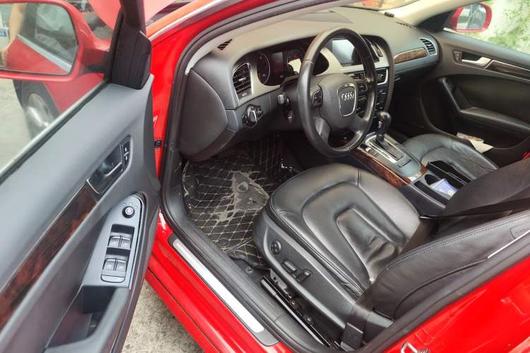 Used Audi A4L 2012 2.0 TFSI automatic Comfort trim level Driver Seat