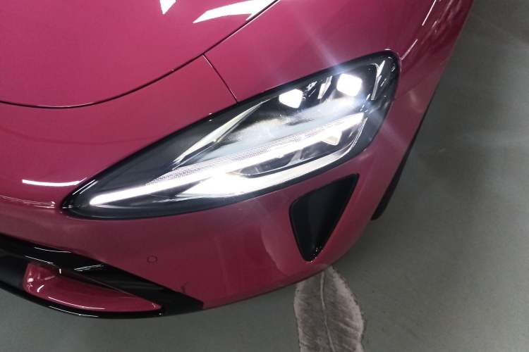 Used Xiaomi Auto SU7 2024 Rear-Drive Ultra-Long Range Advanced Pro-Level Intelligent Driving Version Left Front Headlight