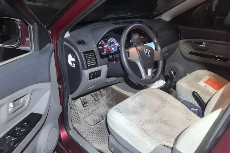 Used BAIC Weiwang M20 2014 1.5L practical type BJ415A Driver Seat