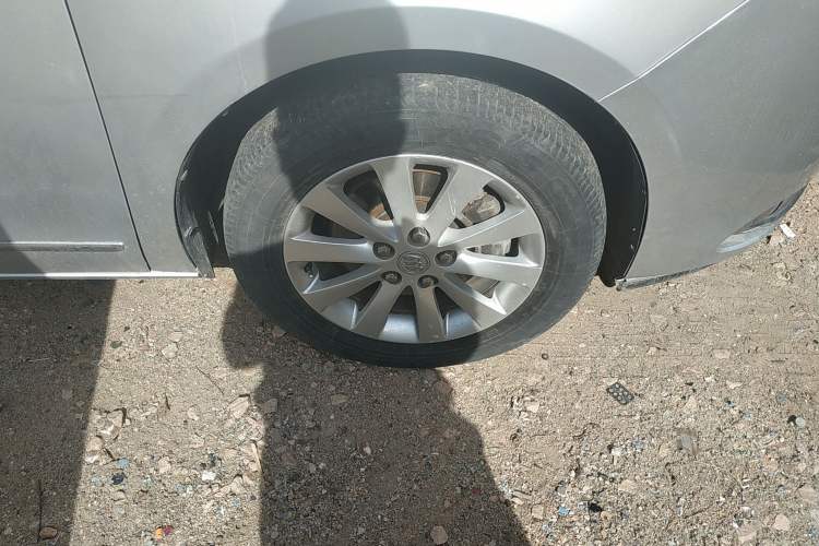 Used Buick GL8 2011 2.4L LT Luxury Business Executive Edition Right Front Wheel Hub