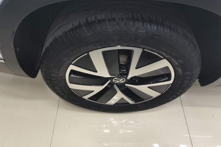 Used Volkswagen Tayron 2023 280TSI Two-Wheel-Drive Luxury Plus Advanced Version
