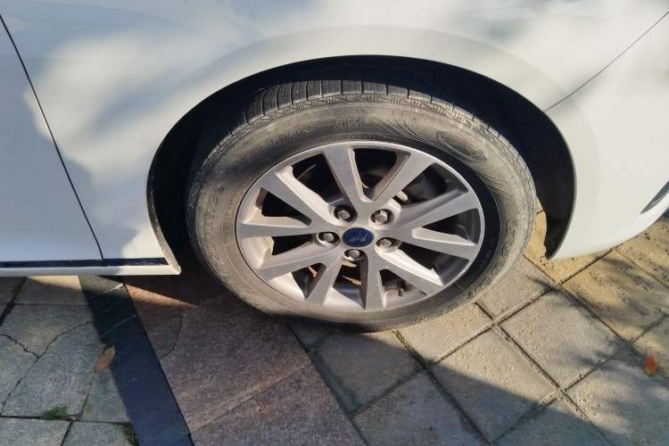 Used Chevrolet Malibu 2017 1.5T Automatic Luxury Edition Right Front Wheel Hub