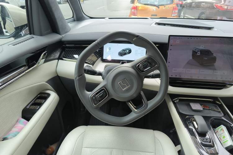 Used Zeekr 009 2024 7-Seater Walk-Through Version Four-Wheel Drive 108 kWh