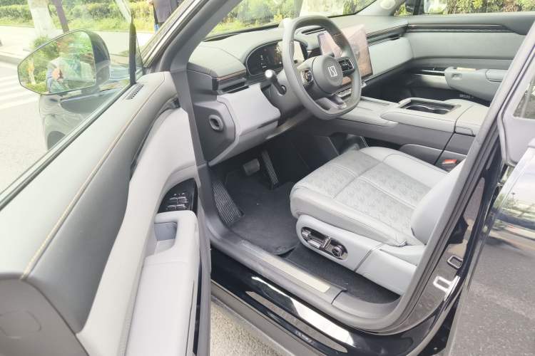 Used Zeekr 7X 2025 100 kWh Long-Range Rear-Wheel Drive with Intelligent Driving Features Driver Seat