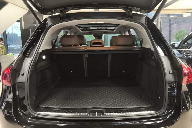 Used Mercedes-Benz GLE 2025 GLE 350 4MATIC Stylish Model Trunk