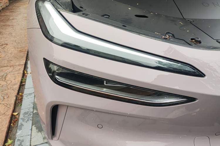 Used ONVO L60 2024 60 kWh Rear-Drive Version Right Front Headlight