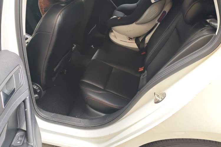 Used Volkswagen Golf 2016 1.6L Automatic Fashion Model Left Rear Seat