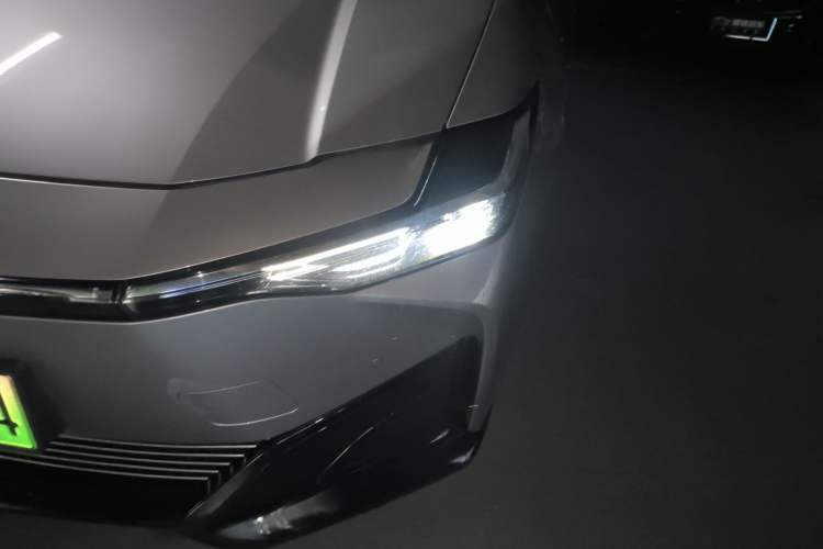 Used Toyota bZ3 2024 517 km Elite PRO Left Front Headlight