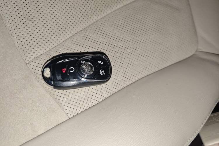 Used Buick LaCrosse 2018 30H Elite Edition